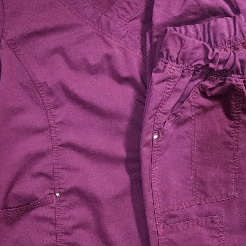 scrub set - Picture 2 of 2
